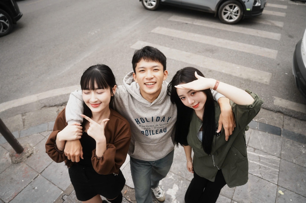 ngoc thuy buoc chan vao doi mac ao 30.000d, mua do 300.000d phai dan do hinh anh 2