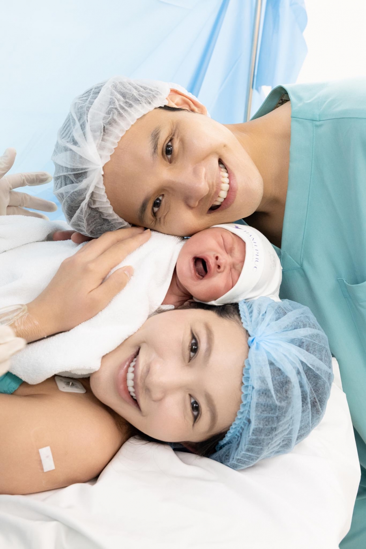 A hau che nguyen quynh chau sinh con dau long hinh anh 1