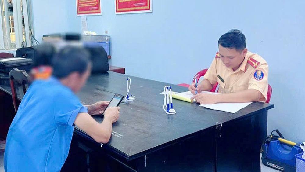 tu hinh anh nguoi dan gui qua app, tai xe o to di vao duong cam o Dong nai bi phat hinh anh 2