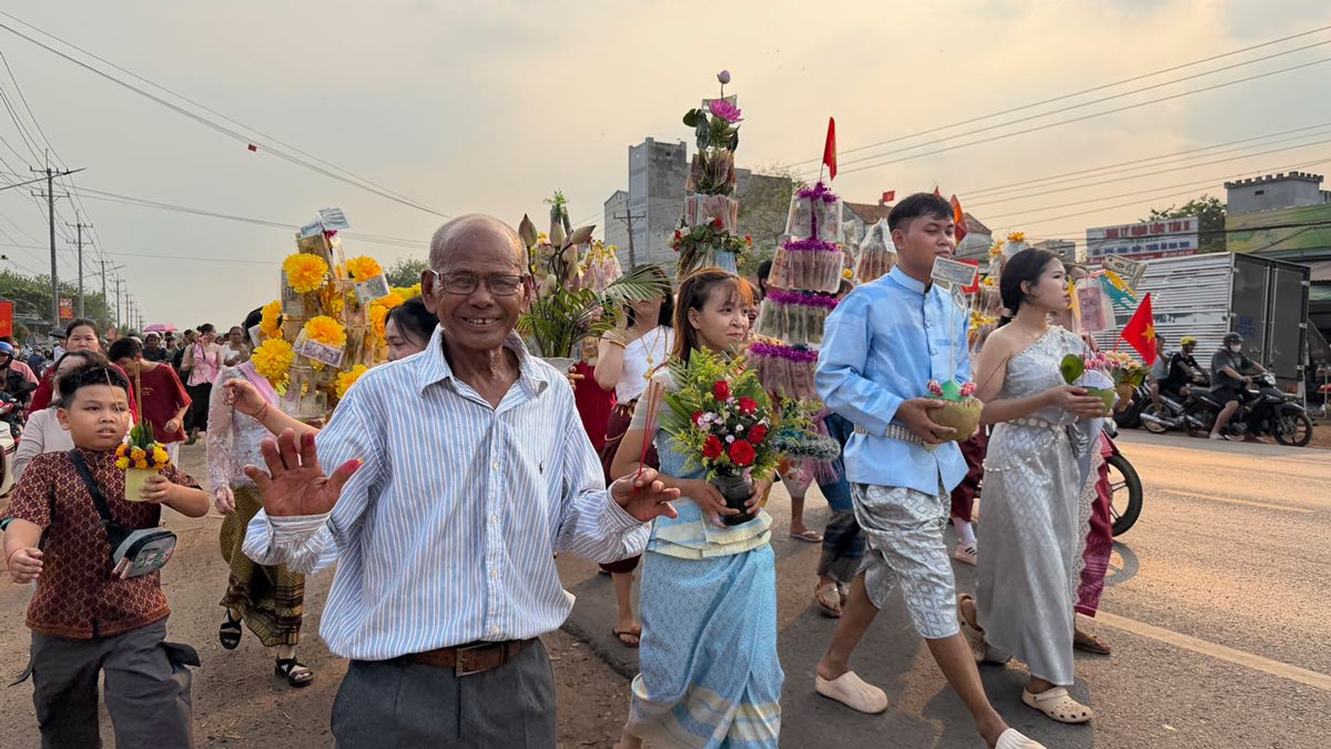 ruc ro sac mau chol chnam thmay tai xa dong nguoi khmer o Dong nai hinh anh 5