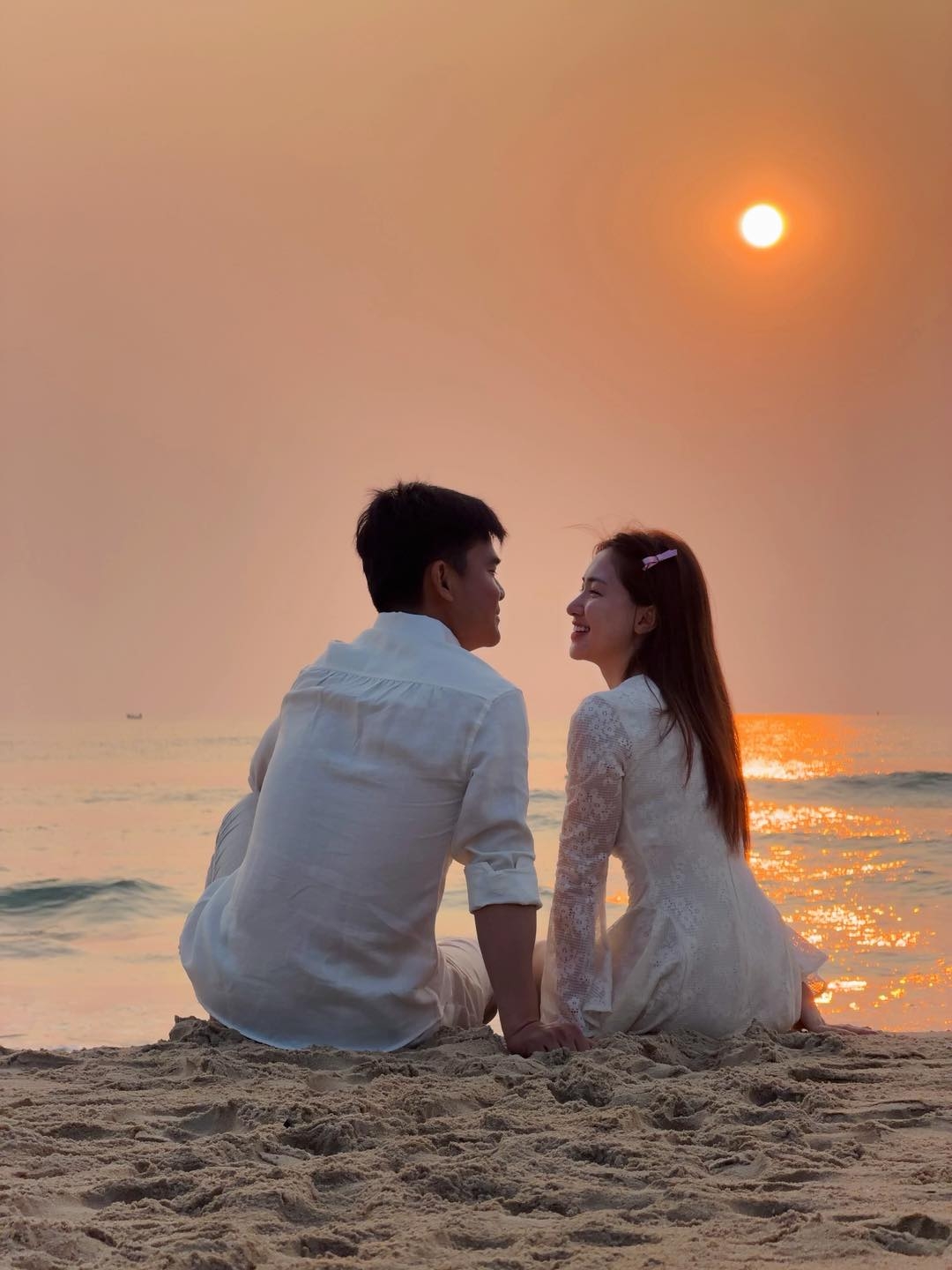 hoa minzy tinh tu don binh minh ben ban trai quan nhan hinh anh 1