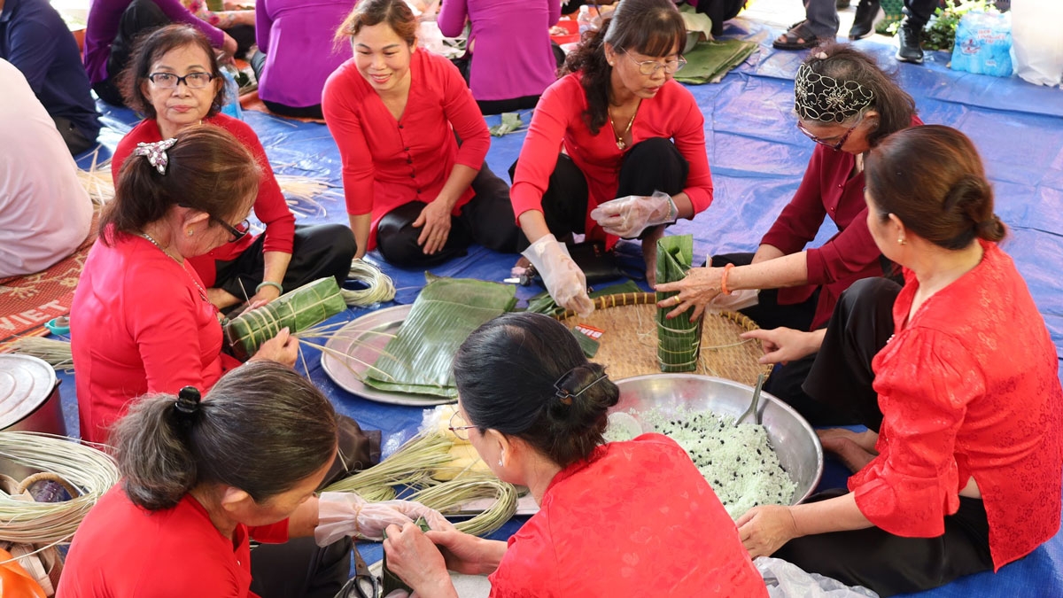 nguyen chu tich nuoc nguyen minh triet dang huong tuong niem cac vua hung hinh anh 4