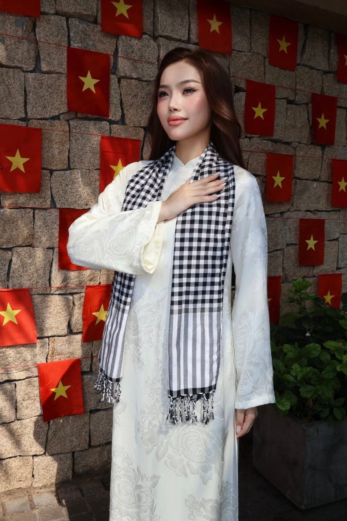 sao viet 30 4 dan nguoi dep dien ao dai ky niem ngay giai phong mien nam hinh anh 2