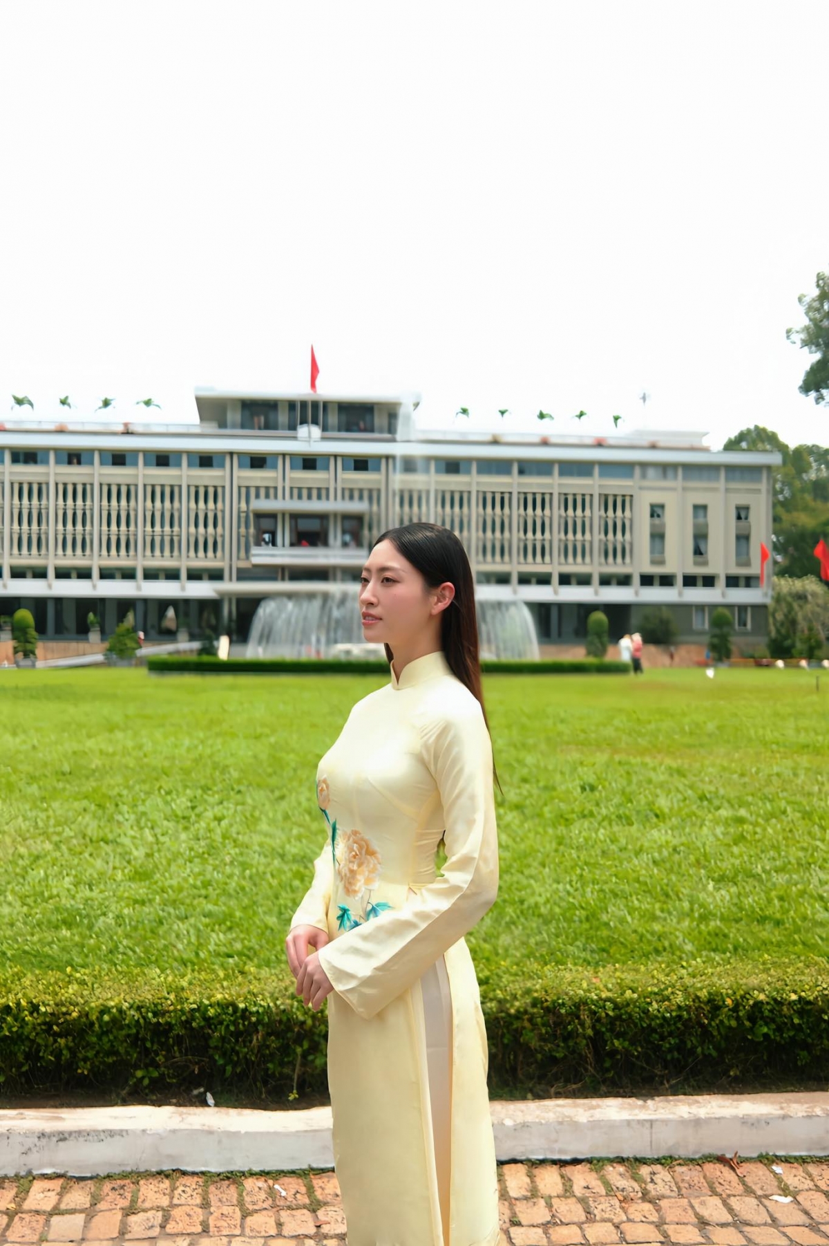 sao viet 30 4 dan nguoi dep dien ao dai ky niem ngay giai phong mien nam hinh anh 5