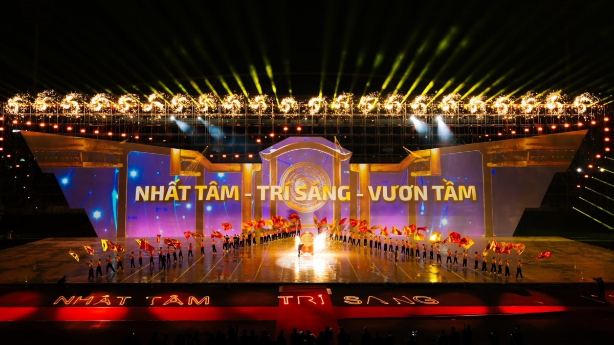 tu ngan hang hanh phuc den hanh trinh phung su va lan toa o shb hinh anh 6