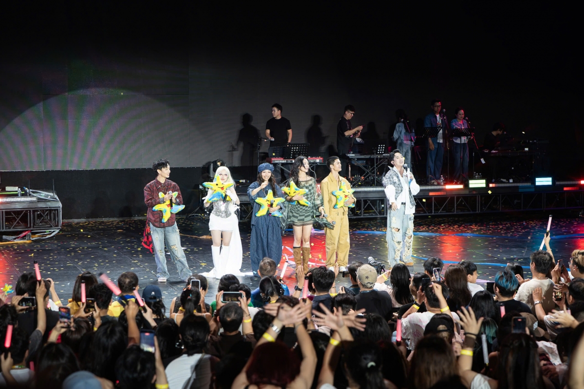 man ket hop bat ngo cua hoang dung, nguyen hung, my anh trong sao concert hinh anh 8