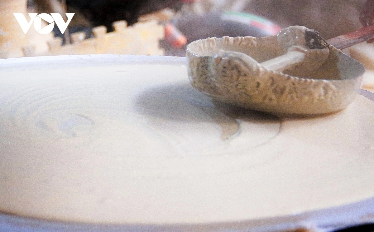 inside tho ha village - the traditional craft of making rice crackers picture 7