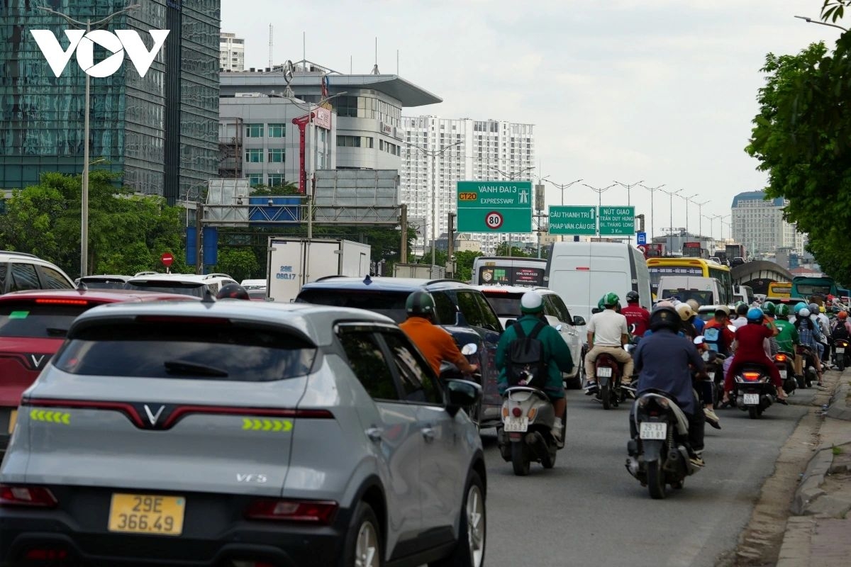 mass exodus from hanoi overwhelms highways ahead of national holiday picture 7