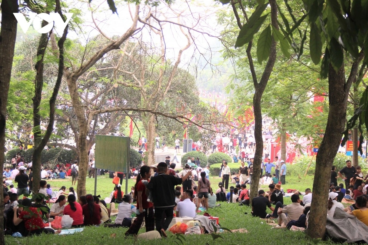 thousands pay homage at ancestral land ahead of hung kings commemoration day picture 8