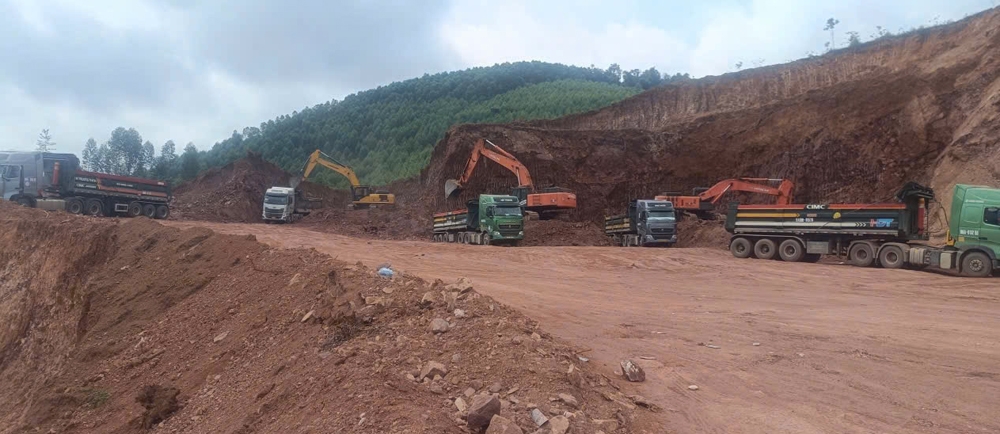 khoi to giam doc trong vu khai thac trai phep 30.000m dat tai bac ninh hinh anh 1