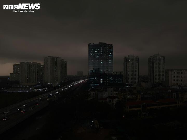 bau troi ha noi toi sam luc 9h, mua dong bao phu khap noi hinh anh 7