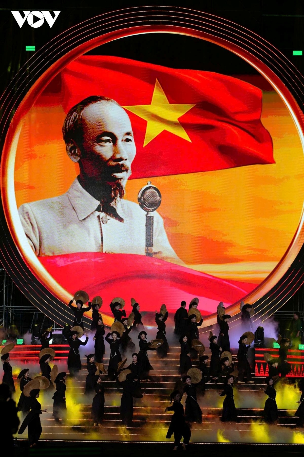 thousands brave rain to attend national concert echoes of the fatherland picture 8