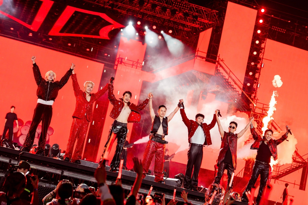 gai home concert Dem tro ve khep lai hanh trinh day cam xuc cua cac anh tai hinh anh 6