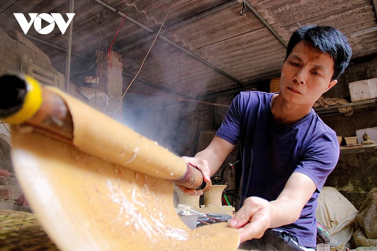 inside tho ha village - the traditional craft of making rice crackers picture 9