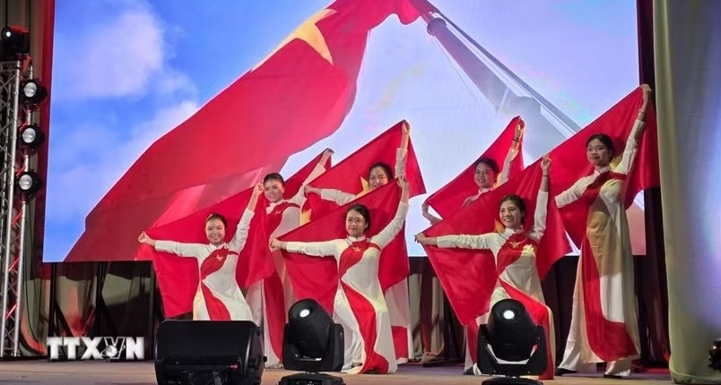 vietnamese students make strong impression at cultural festival in russia picture 1