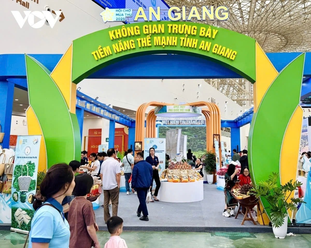 an giang promotes tourism at autumn fair 2025 picture 1