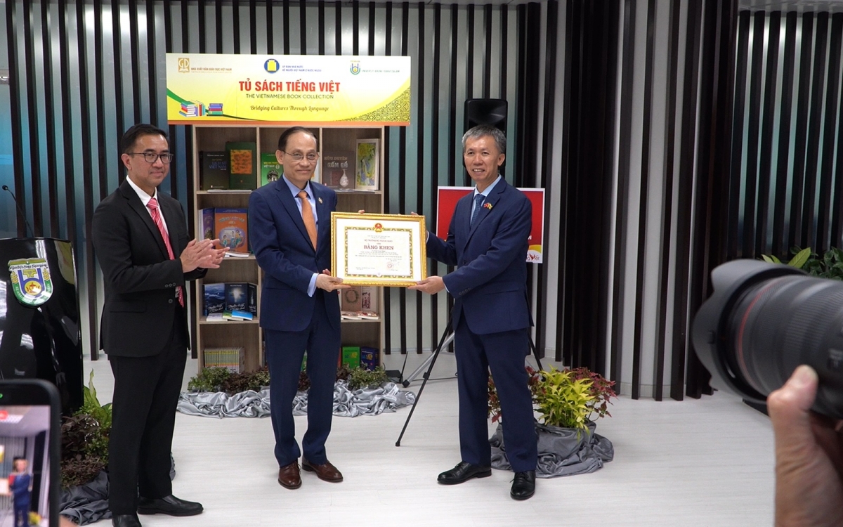 thuc day ngoai giao van hoa va giang day tieng viet tai brunei hinh anh 2