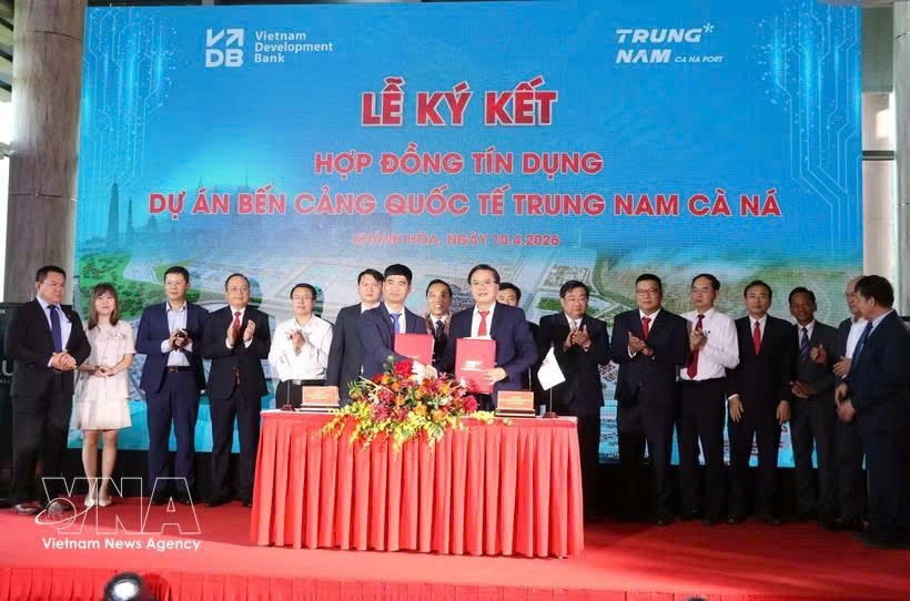 investment deal signed for ca na lng power plant, wharf projects picture 1