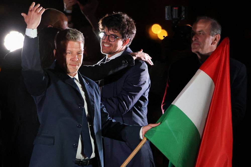 Chiến thắng của đảng đối lập đưa Hungary “xích lại gần” châu Âu