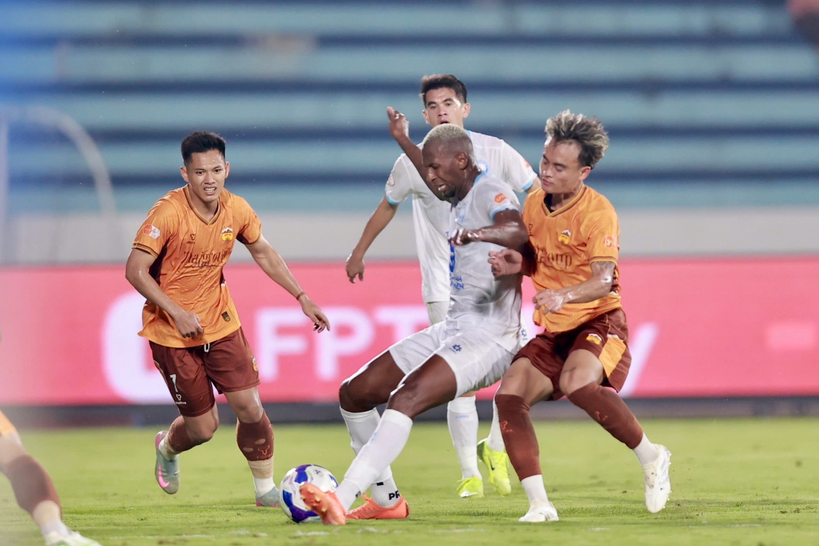 Sau vòng 18 V-League 2025/2026: Trọng tài gây tranh cãi