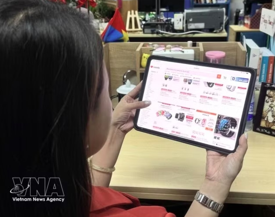 q1 e-commerce revenue jumps 47 to us 5.7 billion on shopee, tiktok shop, lazada picture 1