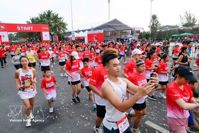 nearly 8,000 runners join airasia redrun da nang 2026 picture 1