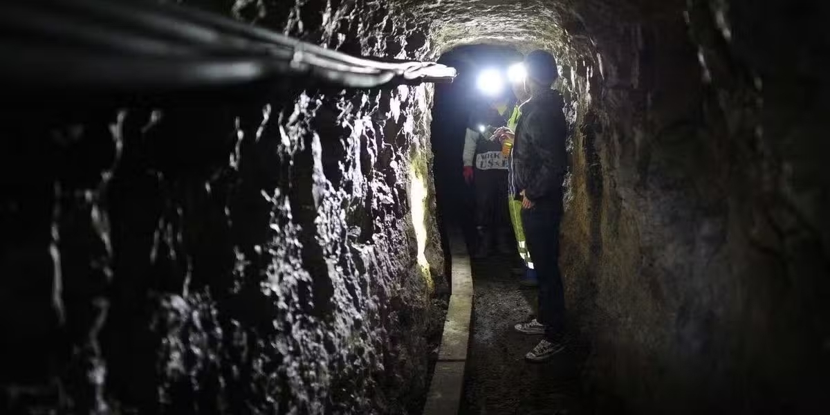 tay ban nha triet pha duong ham thep van chuyen hang chuc tan ma tuy hinh anh 1