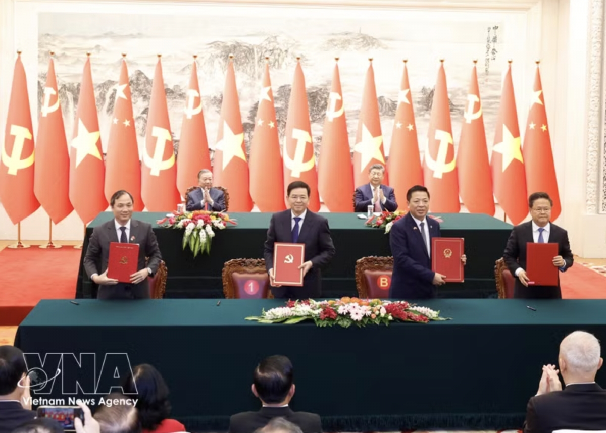 vietnam, china sign 32 cooperation documents picture 1