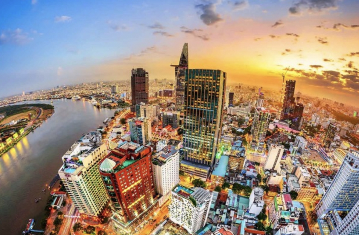 uob lowers vietnam growth forecast to 7 amid middle east tensions picture 1
