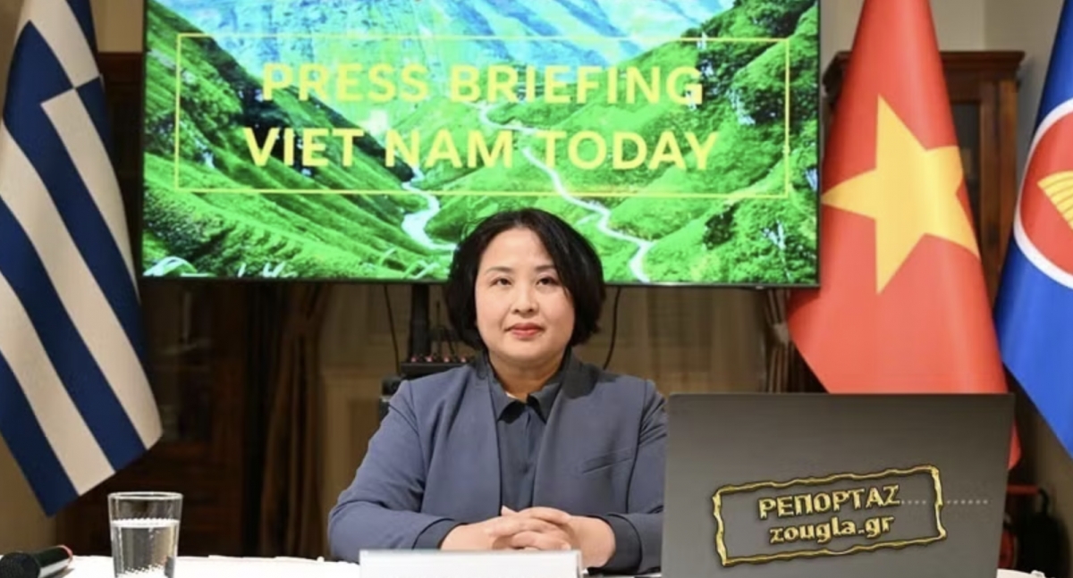 ambassador updates greek media on vietnam s renewal achievements picture 1