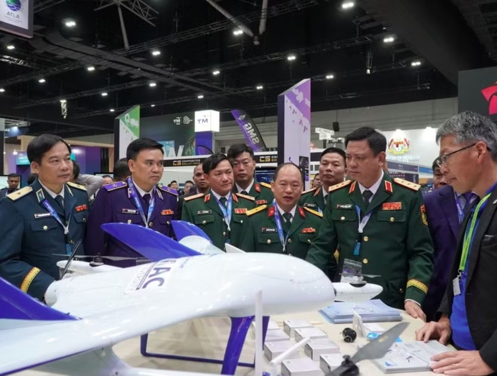 vietnam attends defence services, security exhibitions in malaysia picture 1