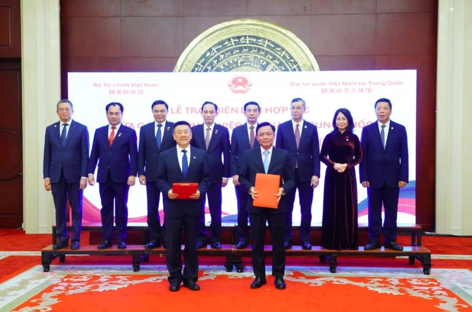 vietnam, china exchange mous during top vietnamese leader s visit picture 1