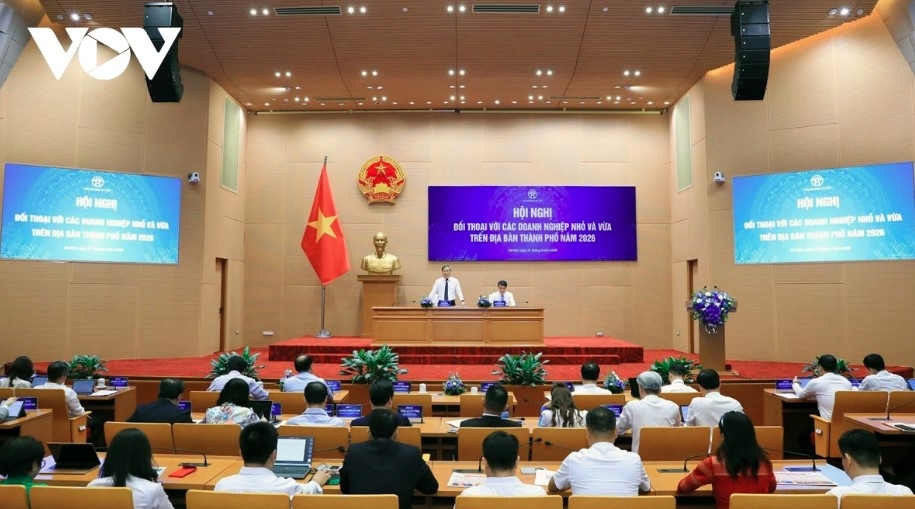hanoi holds dialogue to remove bottlenecks for smes picture 1
