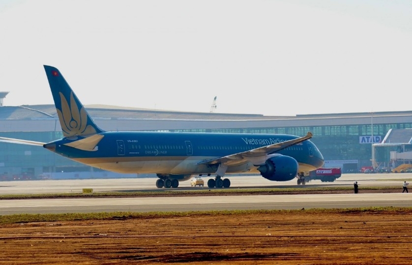 roadmap set to shift international flights from tan son nhat to long thanh picture 1