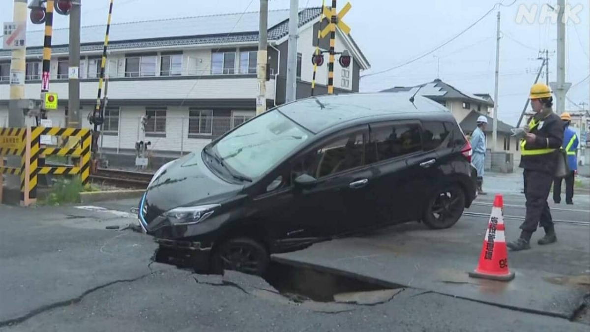 nhat ban canh bao nguy co dia chan hau phat sau dong dat 7,7 do hinh anh 1