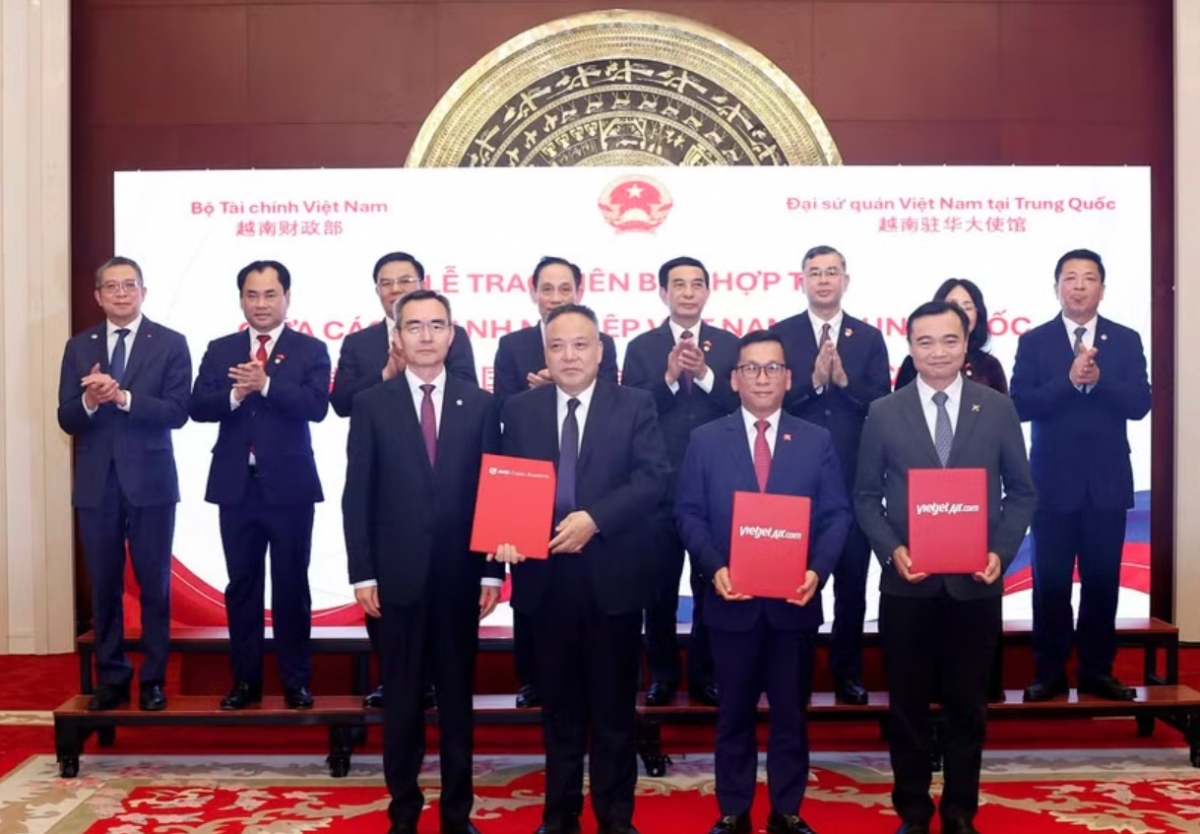 vietjet exchanges cooperation agreements with chinese enterprises picture 1