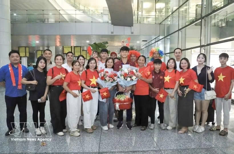vietnam u17 team return home after asean championship triumph picture 1