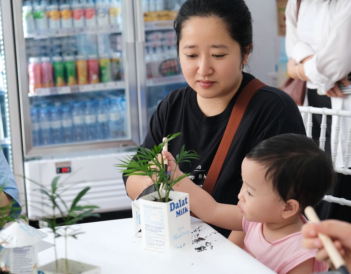 workshop vo hop tai xinh 4 lan toa vong tuan hoan xanh huong ung ngay trai Dat hinh anh 1