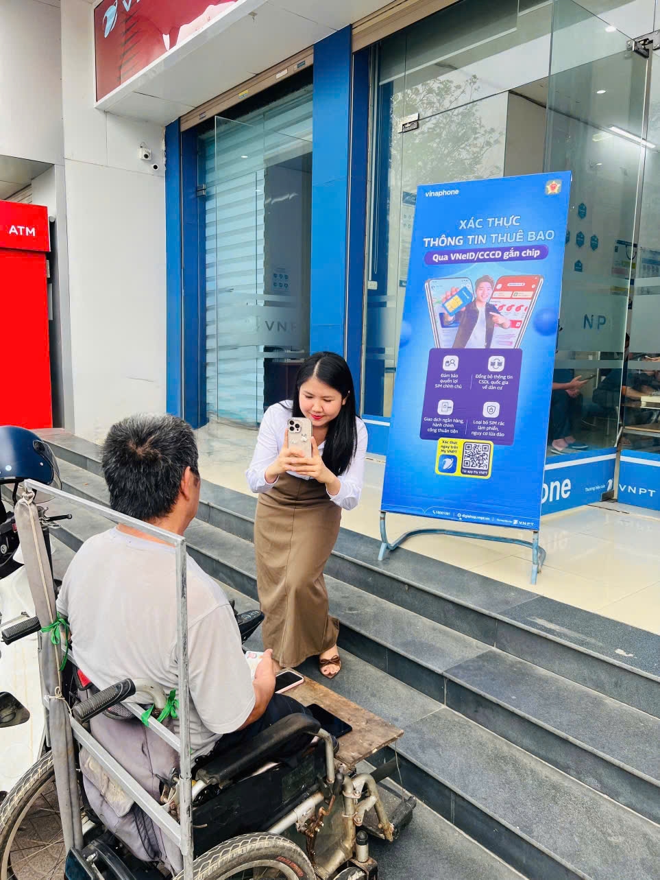 vinaphone doc toan luc ho tro nguoi dan chuan hoa thong tin thue bao di dong hinh anh 1