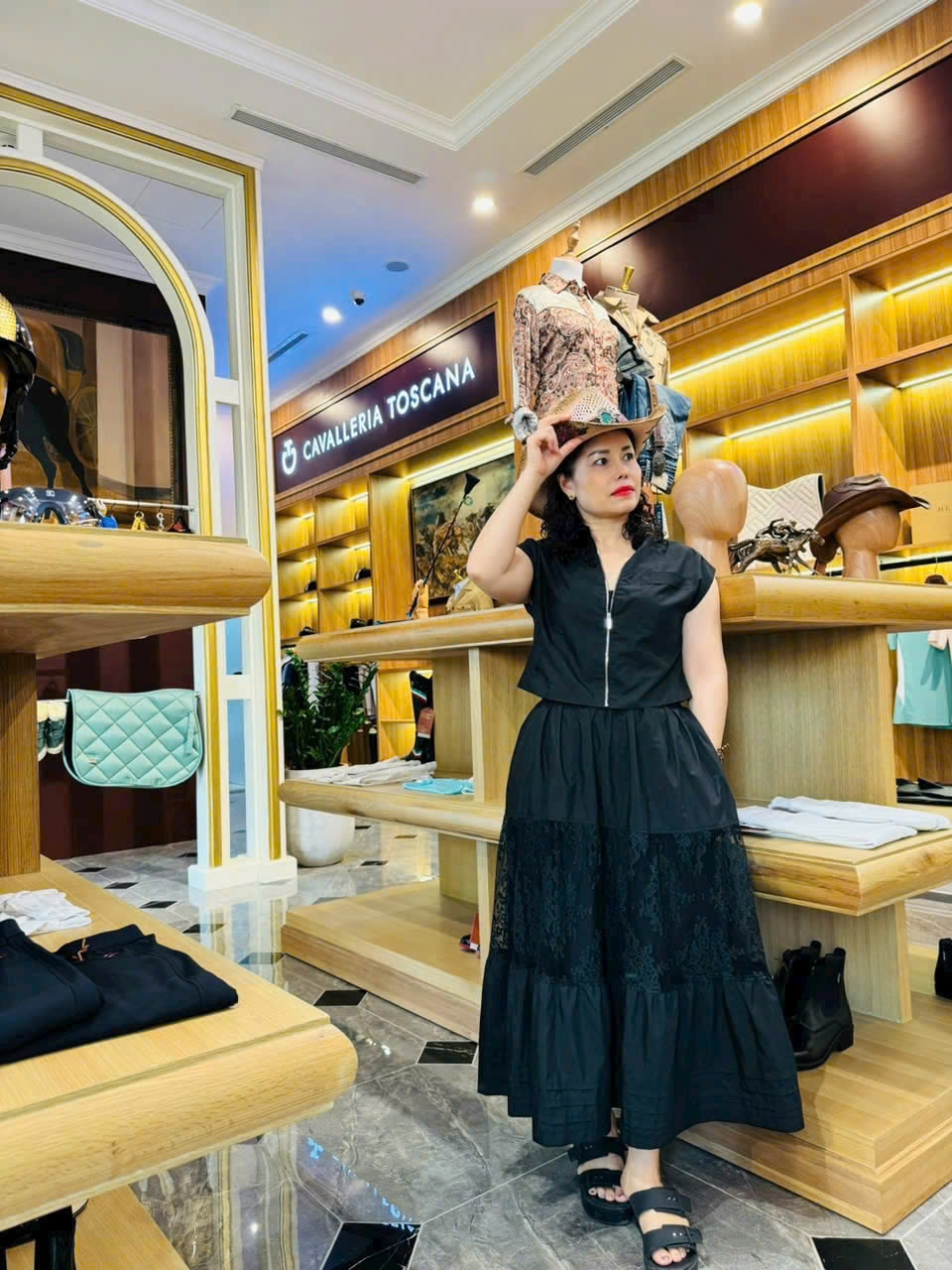 cu dan noi ve cuoc doi dang song hon moi ngay tai vinhomes royal island hinh anh 1