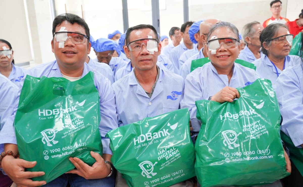 hdbank 20 nam ben bi mang anh sang den benh nhan co hoan canh kho khan hinh anh 1