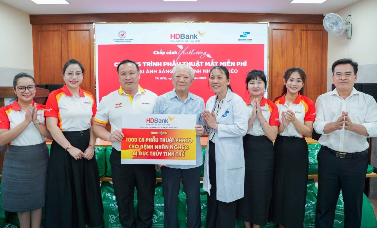 hdbank 20 nam ben bi mang anh sang den benh nhan co hoan canh kho khan hinh anh 3
