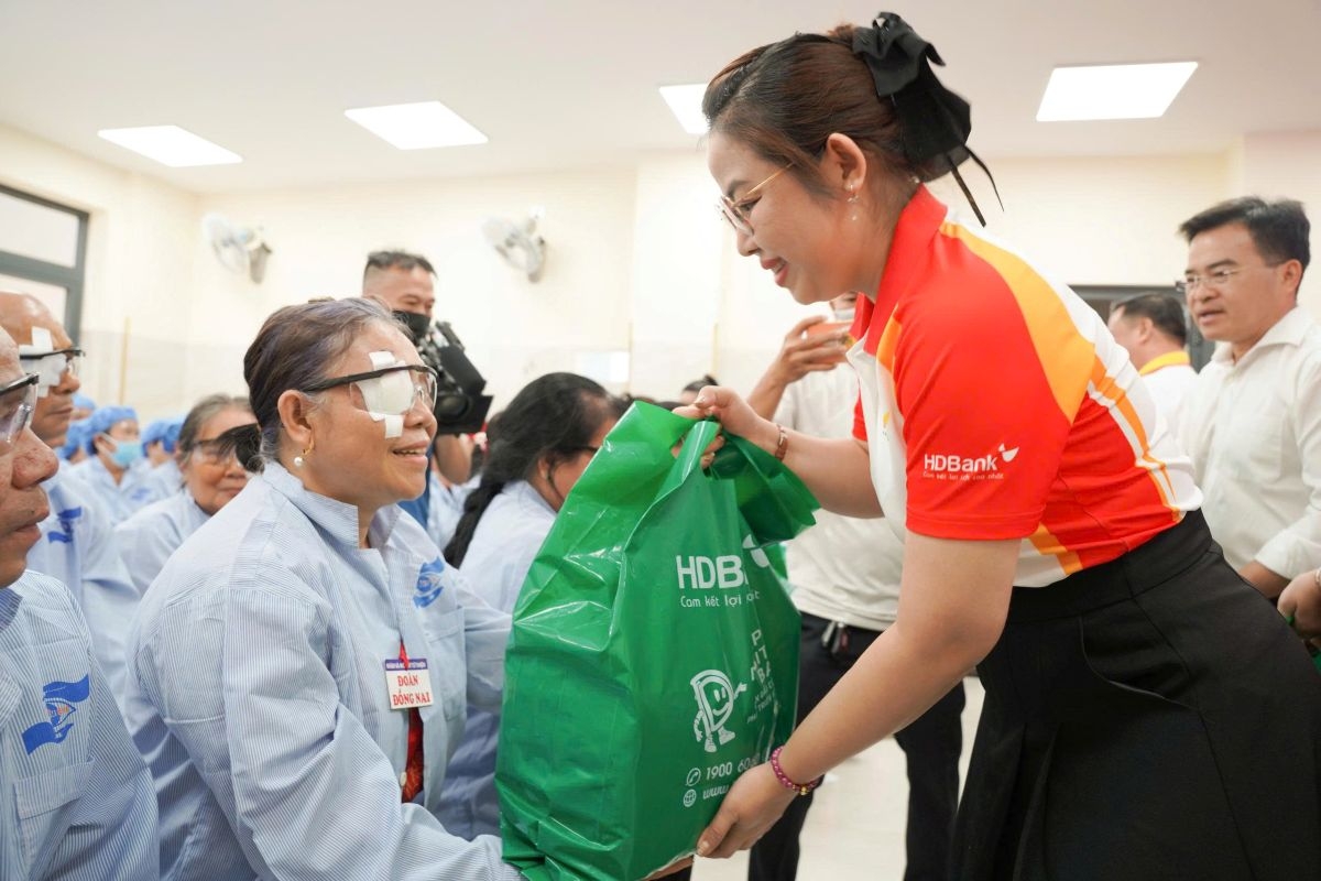 hdbank 20 nam ben bi mang anh sang den benh nhan co hoan canh kho khan hinh anh 4