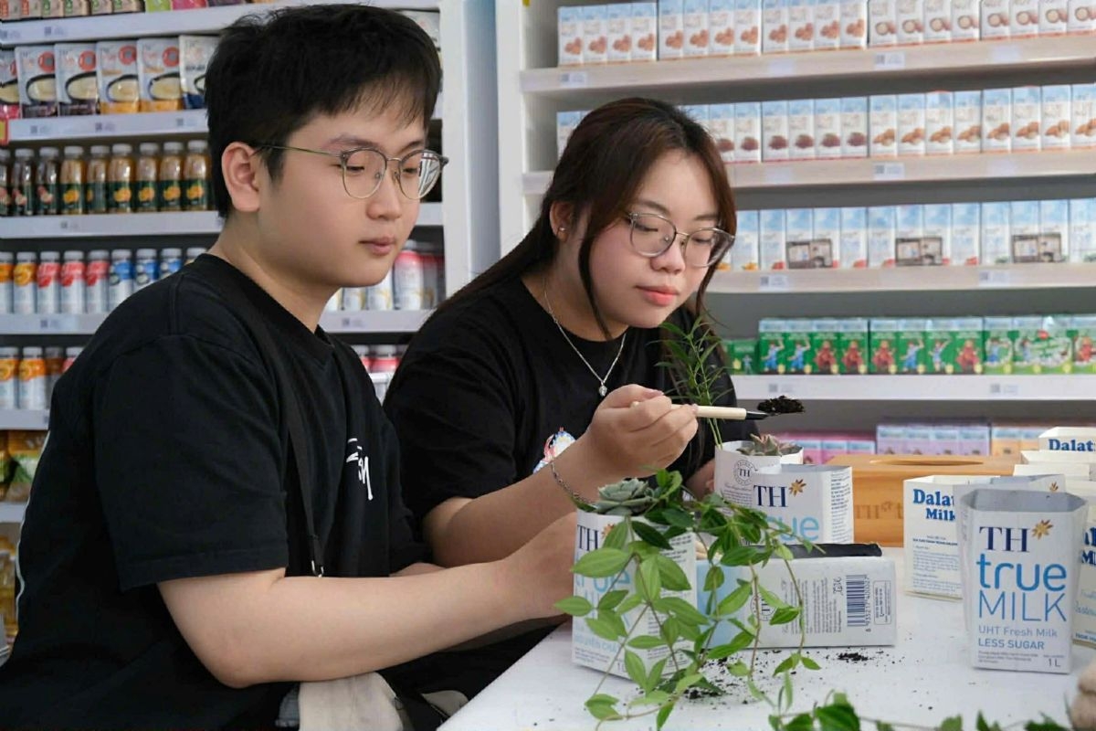 workshop vo hop tai xinh 4 lan toa vong tuan hoan xanh huong ung ngay trai Dat hinh anh 2