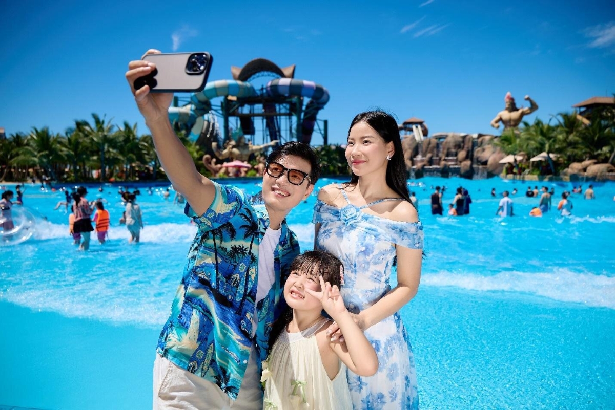 tung duong, ha nhi, lam bao ngoc gop mat dem khai mac le hoi du lich bien sam son hinh anh 4