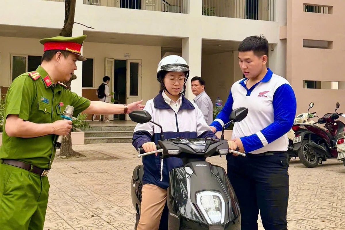 ha noi nhieu tiet hoc dau tuan duoc lua chon la tiet hoc an toan giao thong hinh anh 3
