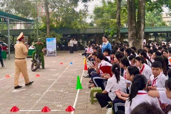ha noi nhieu tiet hoc dau tuan duoc lua chon la tiet hoc an toan giao thong hinh anh 4