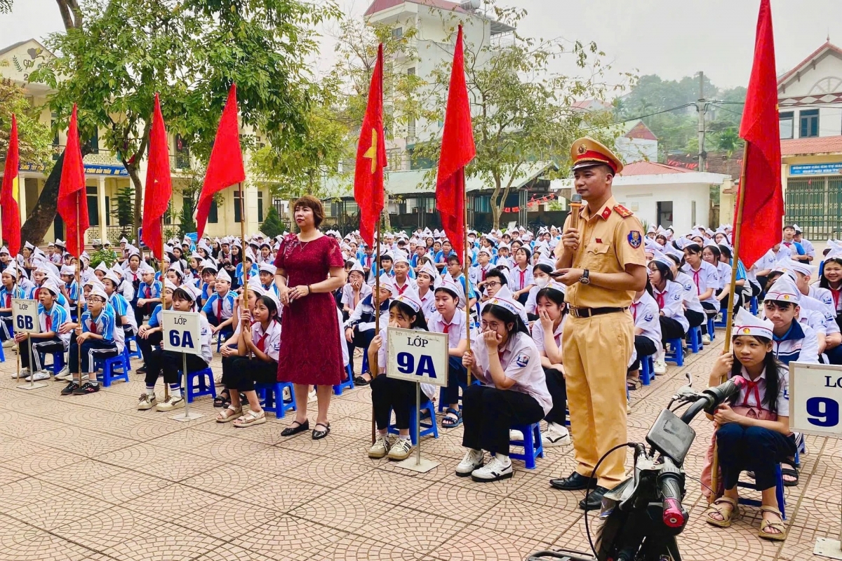 ha noi nhieu tiet hoc dau tuan duoc lua chon la tiet hoc an toan giao thong hinh anh 5