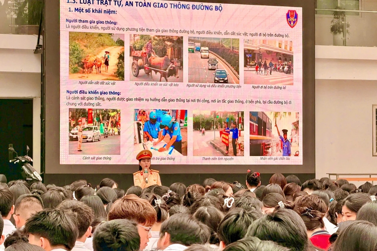 ha noi nhieu tiet hoc dau tuan duoc lua chon la tiet hoc an toan giao thong hinh anh 2