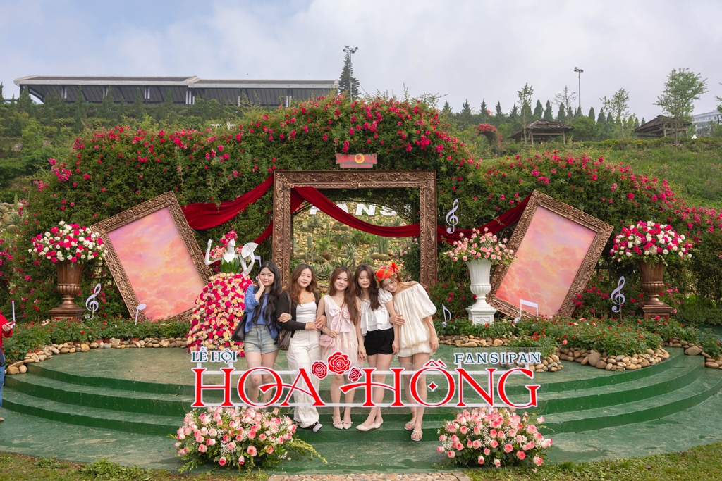 sun world fansipan legend khai mac le hoi hoa hong 2026 - ban giao huong hoa hong hinh anh 1